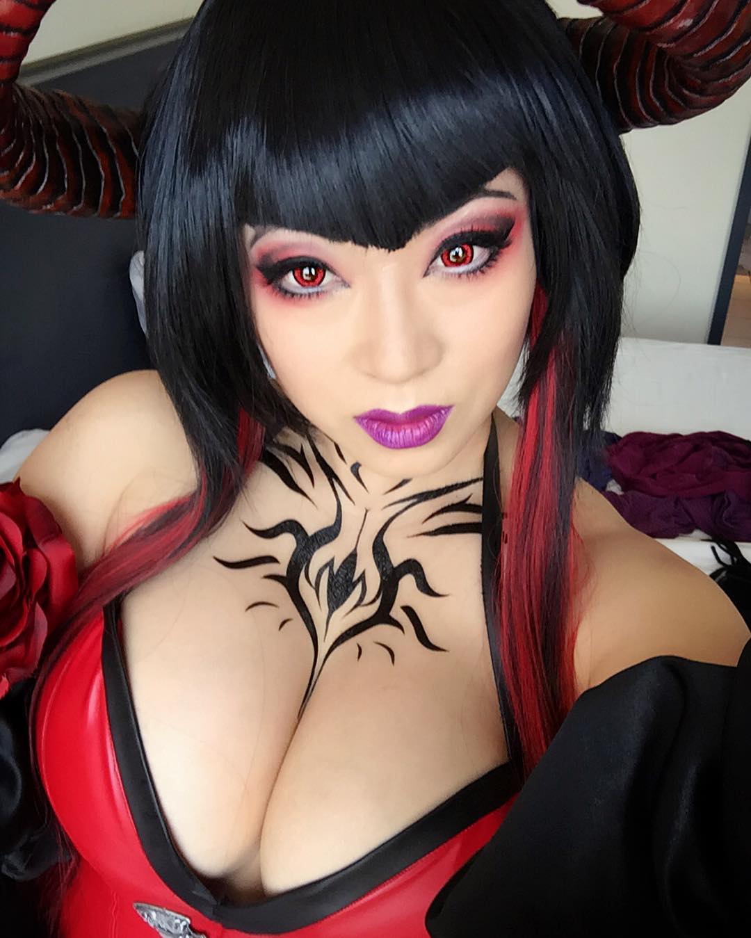 Yaya Han Cosplay Cleavage Pictures ( pics) Sexy Youtubers
