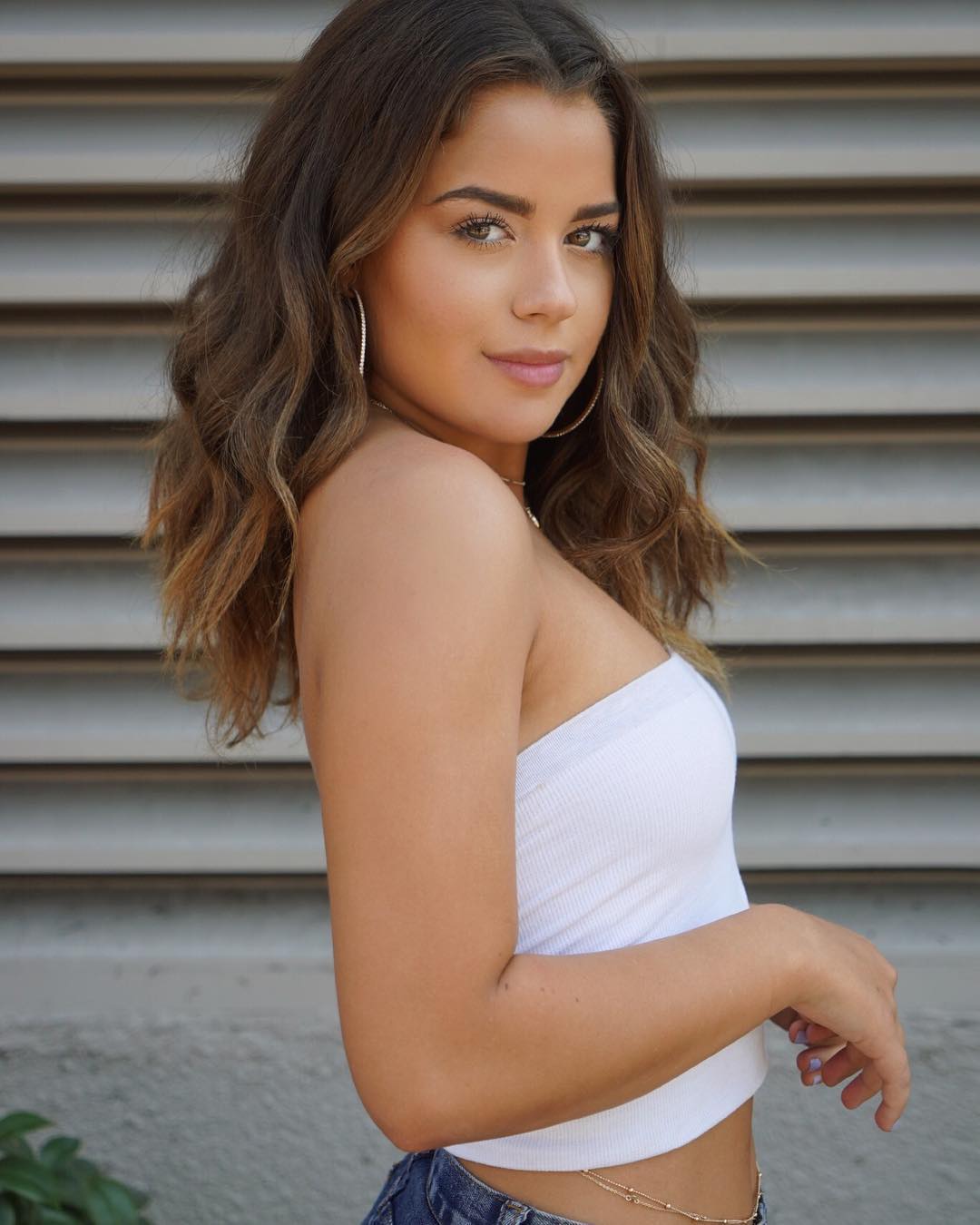 Tessa Brooks Sexy Pictures 27 Pics Sexy Youtubers